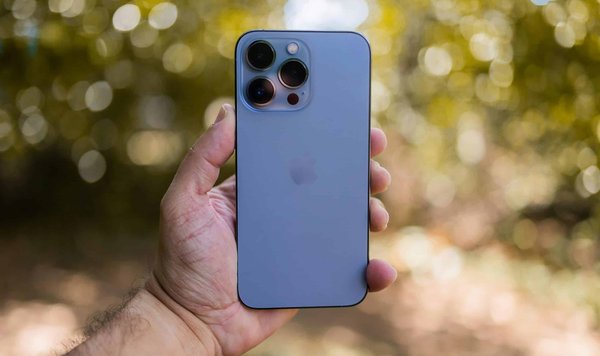 Quels sont les paramètres optimaux pour le mode cinématique d'un iPhone 13 lors d'une utilisation quotidienne?