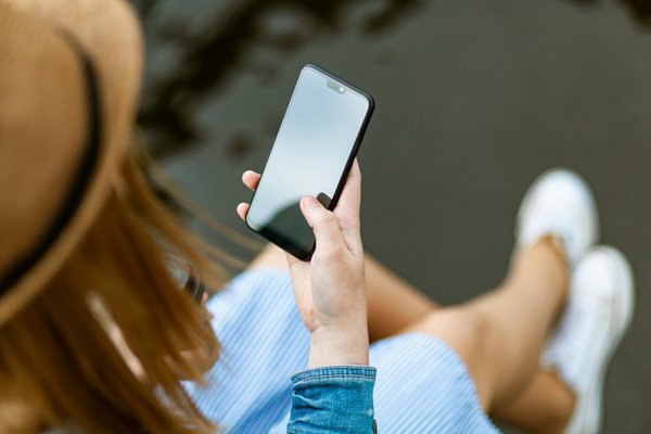 Comment les développeurs peuvent-ils créer des jeux mobiles qui utilisent efficacement les capacités des nouveaux capteurs de smartphones?