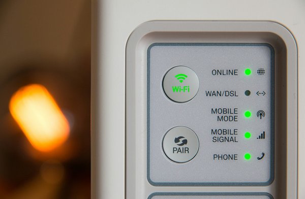 Quelle est la meilleure méthode pour augmenter la portée du signal Wi-Fi dans un établissement scolaire?