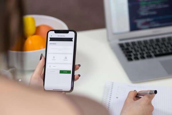 Comment trier et organiser automatiquement vos photos par lieu et date sur un iPhone XS?