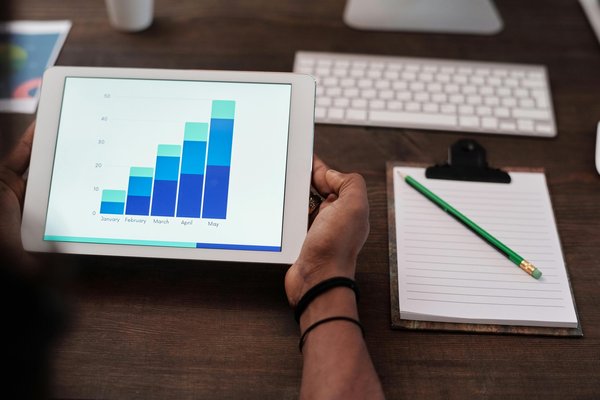 Comment intégrer l'intelligence artificielle dans le marketing digital pour une entreprise de jouets éducatifs?