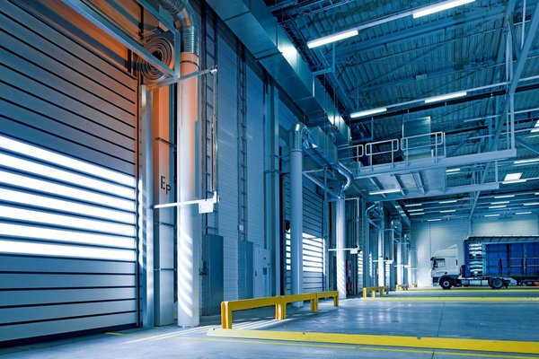 Comment l'intelligence artificielle peut-elle aider à optimiser la logistique dans les entrepôts?