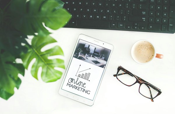 Comment les petites entreprises peuvent-elles implémenter efficacement l'automatisation du marketing?