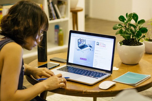 Comment améliorer l'engagement des utilisateurs sur une plateforme de streaming sportif grâce au marketing interactif?
