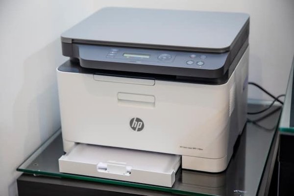 Quelle est la meilleure méthode pour nettoyer l'intérieur d'un scanner pour maintenir sa précision?