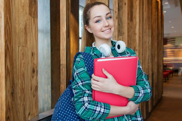 Comment les plateformes de formation en ligne peuvent-elles utiliser le marketing interactif pour augmenter l'engagement étudiant?