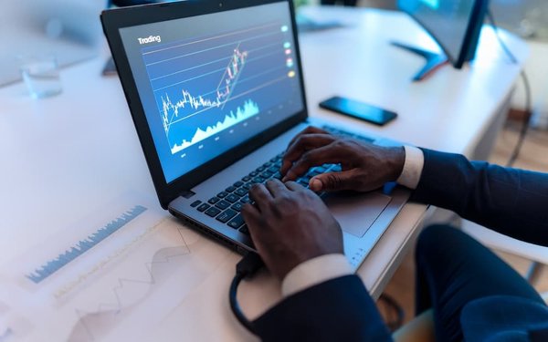 Quelle technologie blockchain est la mieux adaptée pour sécuriser les transactions immobilières?