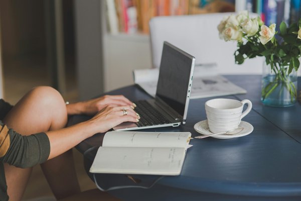 Comment les outils d'analyse de texte peuvent-ils améliorer l'accessibilité du contenu numérique pour les non-voyants?