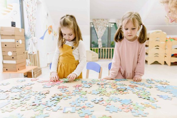 Comment un jeu de puzzle peut-il intégrer des principes de la physique quantique de façon ludique?