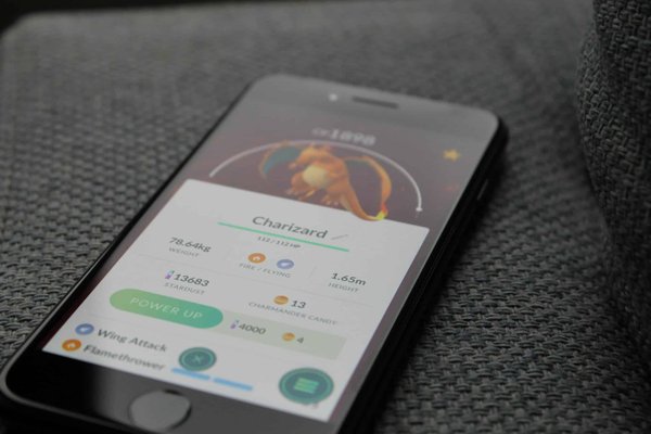 Quels sont les meilleurs frameworks pour développer un jeu multijoueur en temps réel sur mobile?